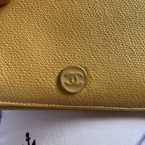 Authentic Chanel leather wallet. Excellent condition and no callouts.